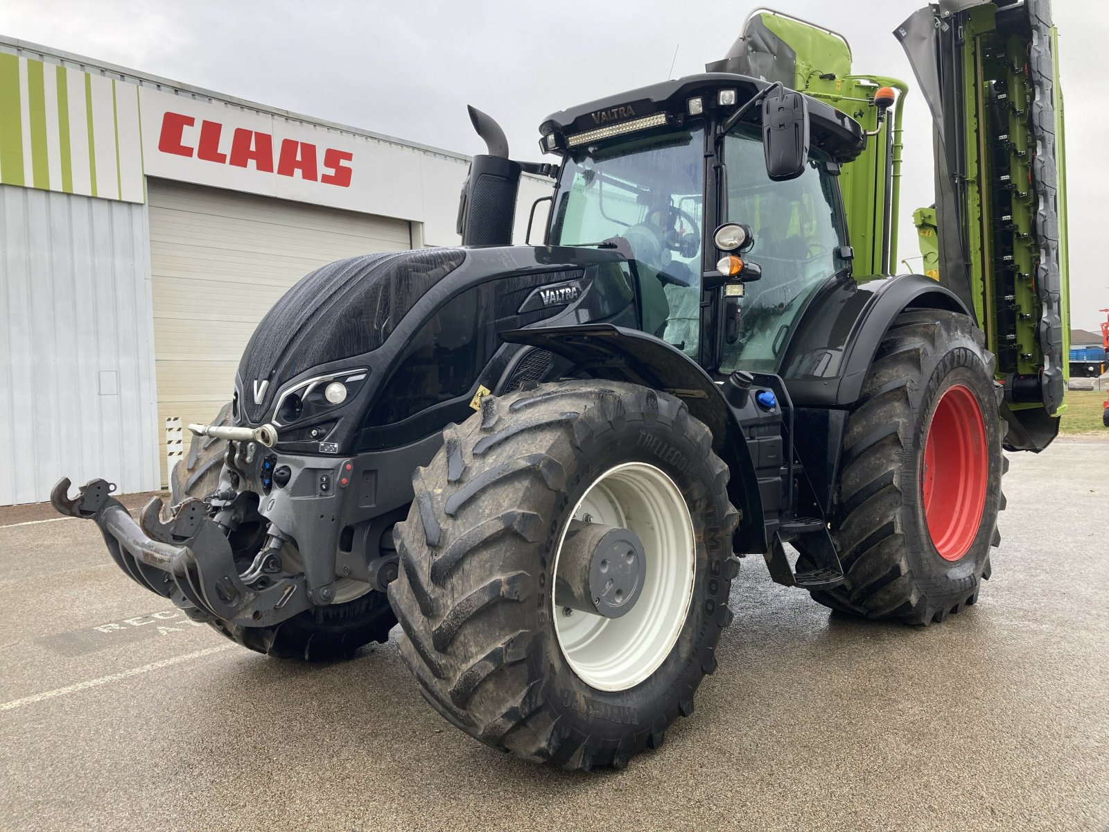 Traktor del tipo Valtra TRACTEUR VALTRA S 374, Gebrauchtmaschine en NOGENT (Imagen 1)