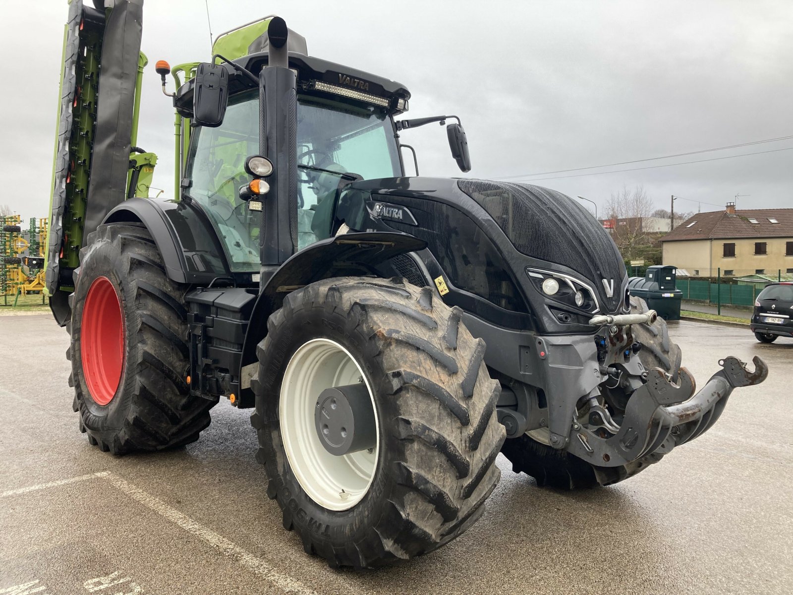 Traktor des Typs Valtra TRACTEUR VALTRA S 374, Gebrauchtmaschine in NOGENT (Bild 4)