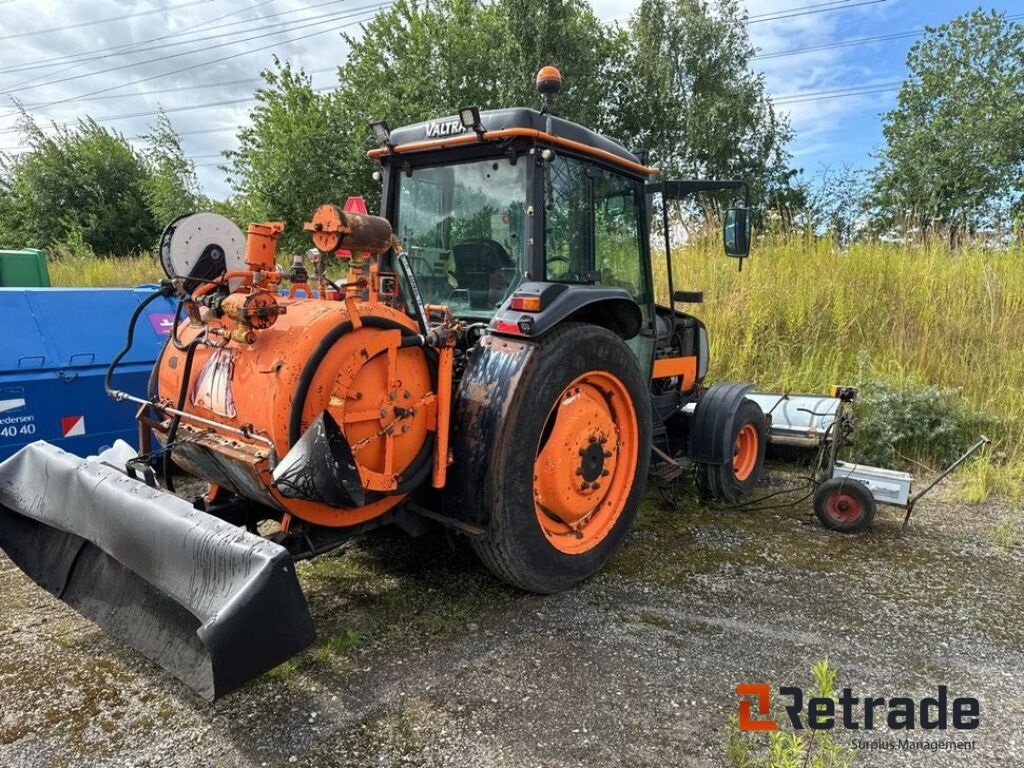 Traktor типа Valtra V865, Gebrauchtmaschine в Rødovre (Фотография 5)