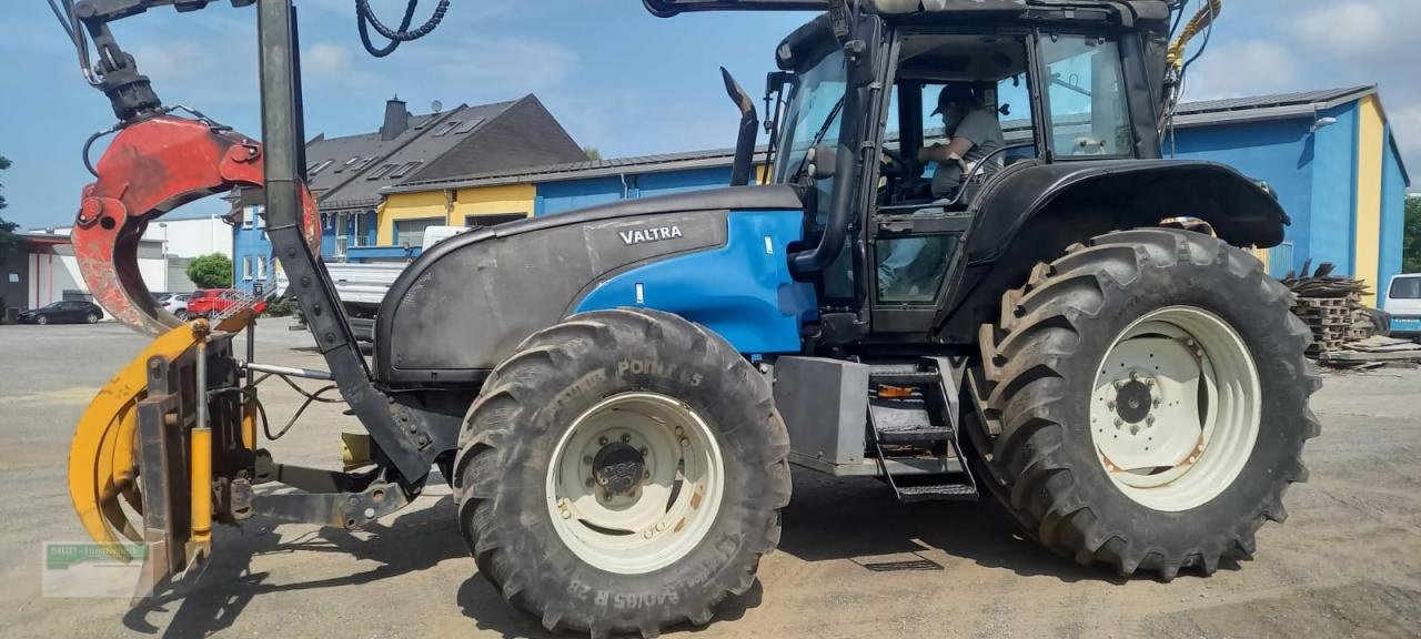 Traktor типа Valtra Valtra T130, Gebrauchtmaschine в Kirchhundem (Фотография 1)