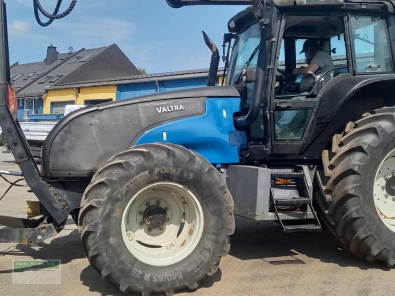 Traktor tip Valtra Valtra T130, Gebrauchtmaschine in Kirchhundem