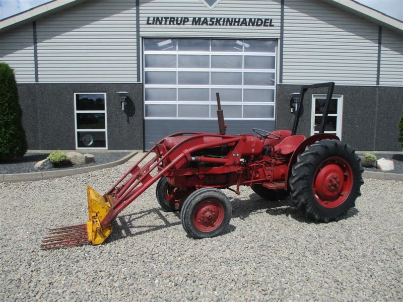 Traktor of the type Volvo 320 3cyl diesel traktor med frontlæsser på, Gebrauchtmaschine in Lintrup (Picture 1)