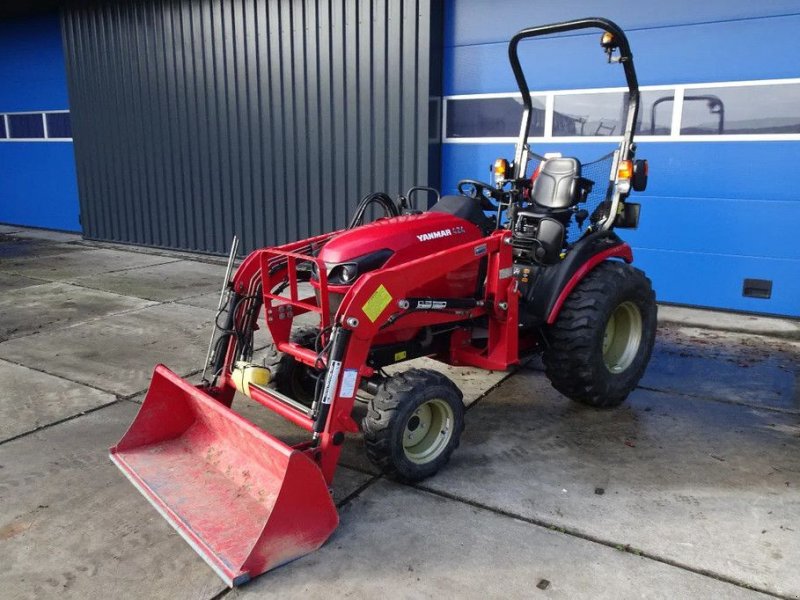 Traktor of the type Yanmar Compact trekker met voorlader 424, Gebrauchtmaschine in Losdorp