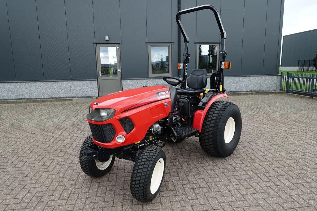 Traktor van het type Yanmar EB3100 4wd HST / 0040 Draaiuren / Brede Gazonbanden, Gebrauchtmaschine in Swifterband (Foto 3)