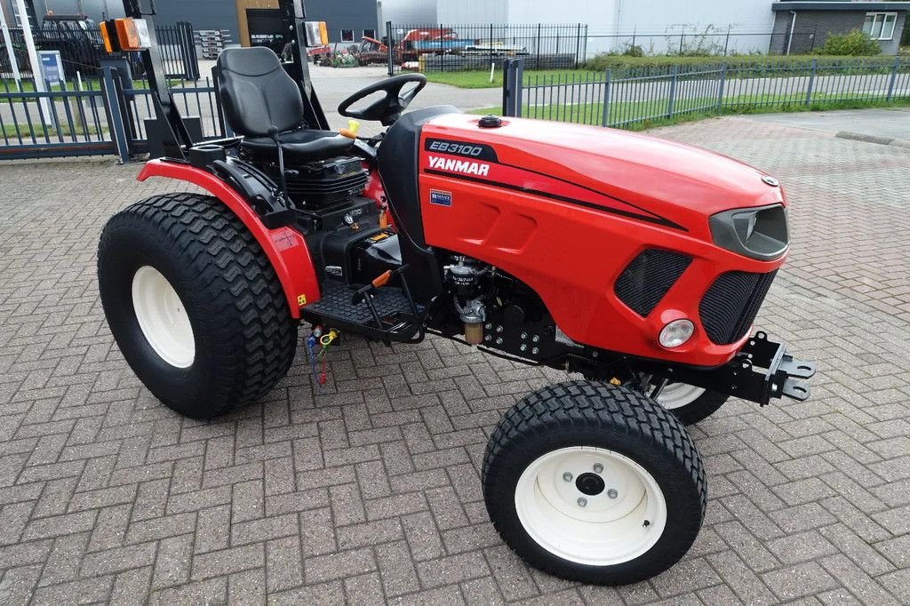 Traktor van het type Yanmar EB3100 4wd HST / 0040 Draaiuren / Brede Gazonbanden, Gebrauchtmaschine in Swifterband (Foto 2)