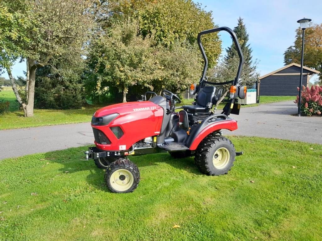 Traktor van het type Yanmar SA 221 HST DEMO trekker tractor hydrostaat, Gebrauchtmaschine in Ederveen (Foto 2)