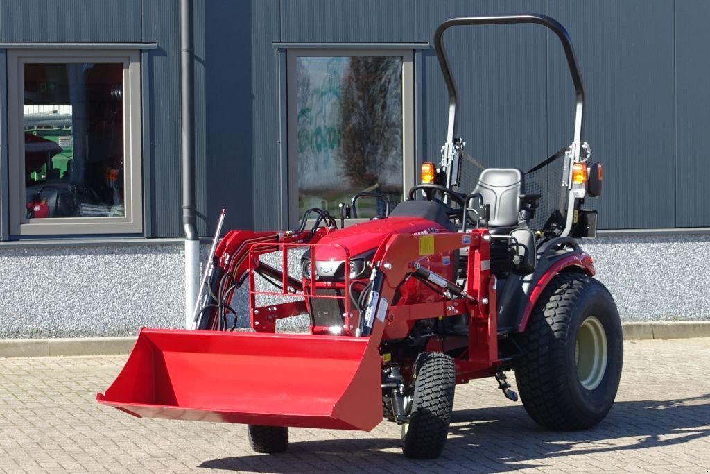 Traktor of the type Yanmar SA424 4wd HST / 0001 Draaiuren / Voorlader, Gebrauchtmaschine in Swifterband (Picture 1)