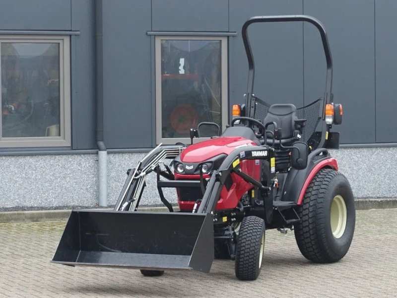 Traktor of the type Yanmar SA424 4wd HST / 00129 Draaiuren / Voorlader, Gebrauchtmaschine in Swifterband (Picture 1)