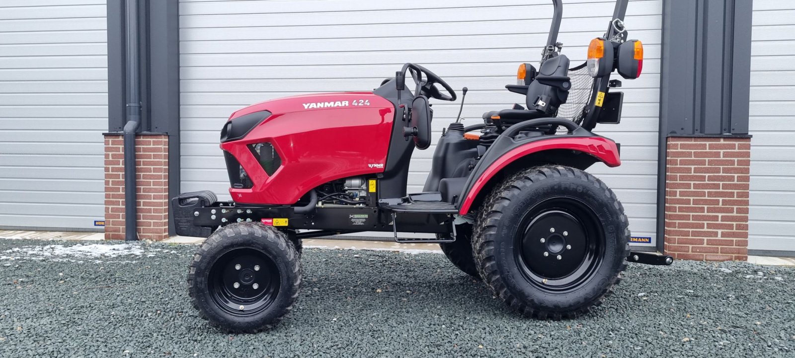 Traktor of the type Yanmar SA424, Neumaschine in Hoogland (Picture 1)