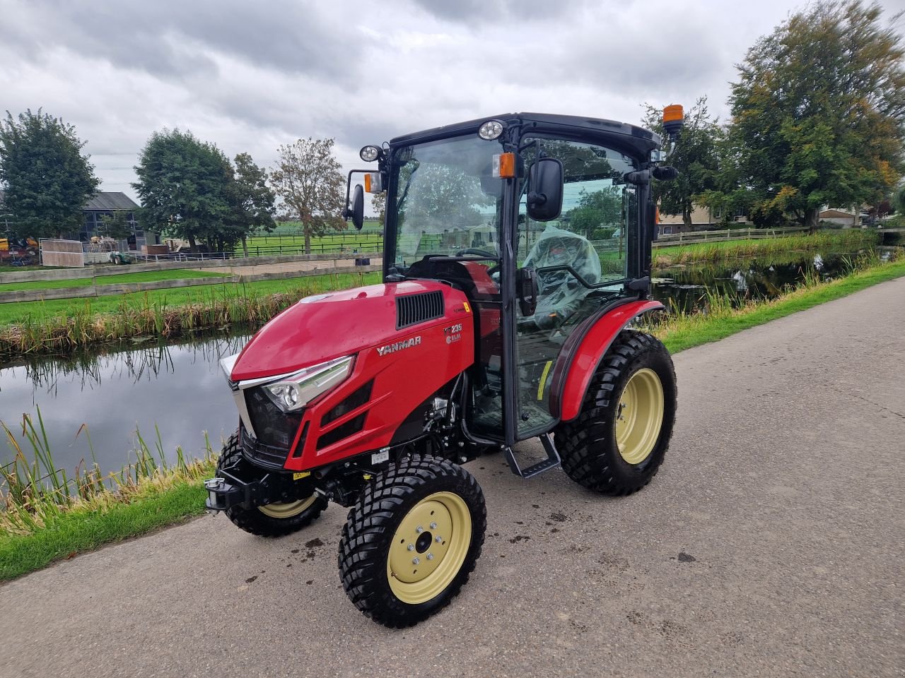 Traktor of the type Yanmar YT 235, Gebrauchtmaschine in Bleiswijk (Picture 1)