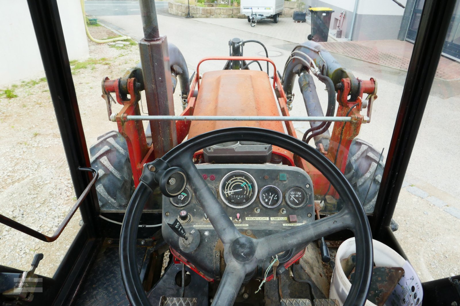 Traktor typu Zetor 6045 Allr. Erst 2366 Std. Mit Kabine und  Frontlader hydraulisch betätigt., Gebrauchtmaschine w Langenzenn (Zdjęcie 9)