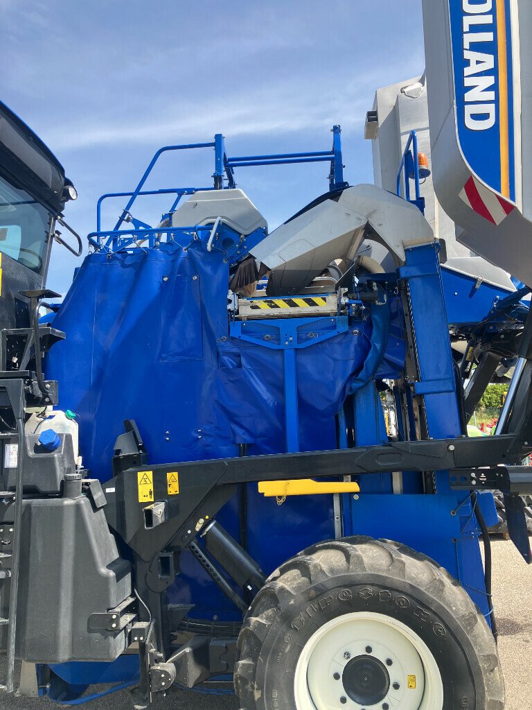 Traubenvollernter Türe ait New Holland MACHINE A VENDANGER 8030, Gebrauchtmaschine içinde SAINT ANDIOL (resim 7)