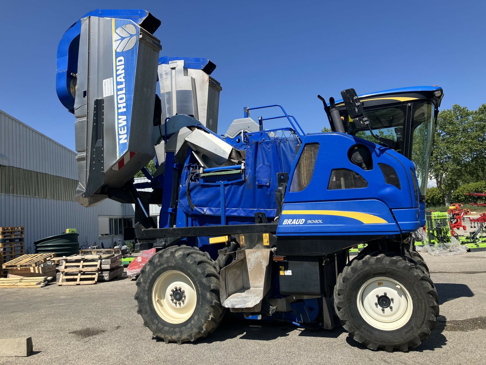 Traubenvollernter typu New Holland MACHINE A VENDANGER, Gebrauchtmaschine v SAINT ANDIOL (Obrázok 1)