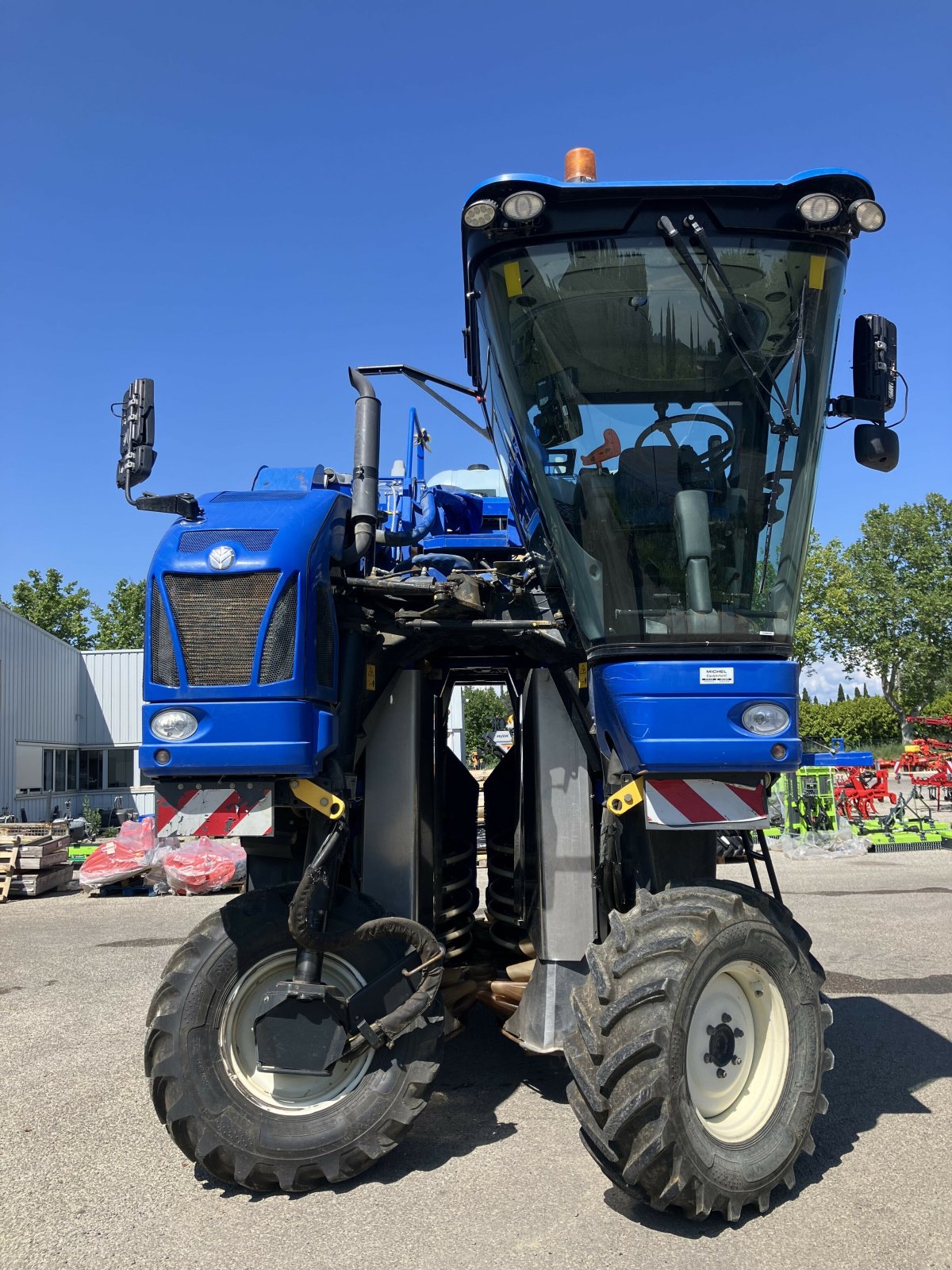 Traubenvollernter of the type New Holland MACHINE A VENDANGER, Gebrauchtmaschine in SAINT ANDIOL (Picture 2)