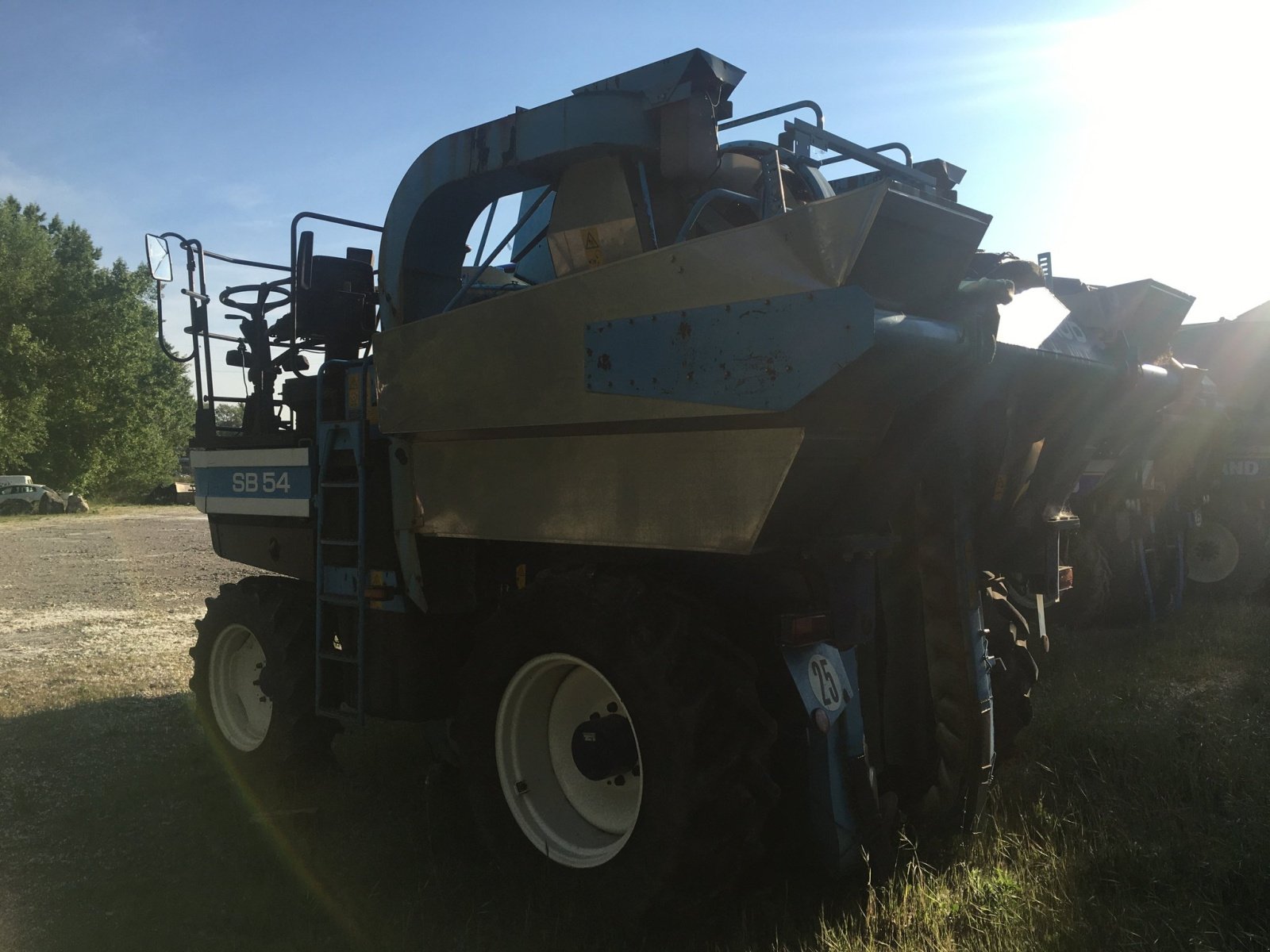 Traubenvollernter tipa New Holland Machine à vendanger SB54 New Holland, Gebrauchtmaschine u ROYNAC (Slika 8)