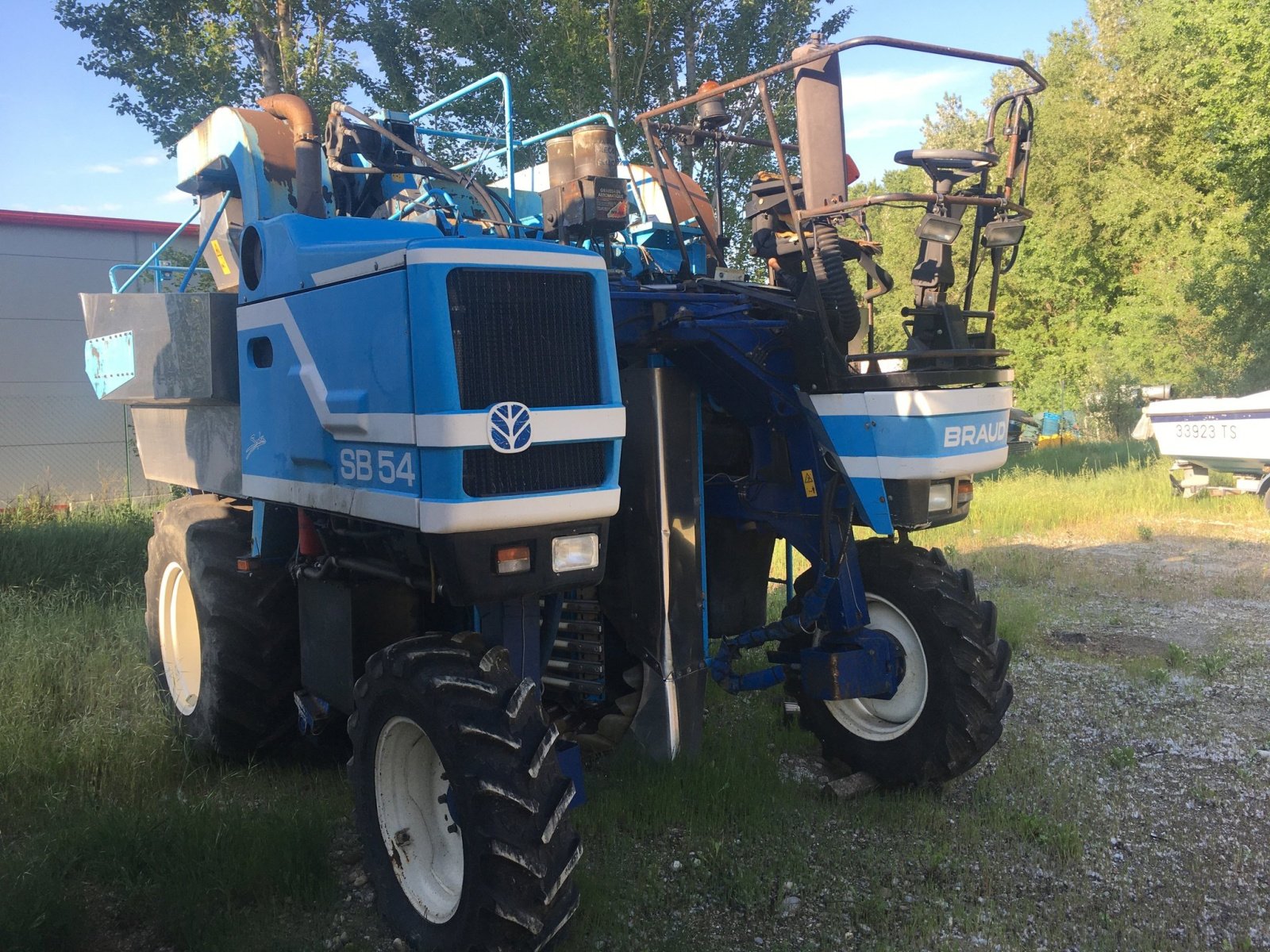 Traubenvollernter typu New Holland Machine à vendanger SB54 New Holland, Gebrauchtmaschine w ROYNAC (Zdjęcie 3)