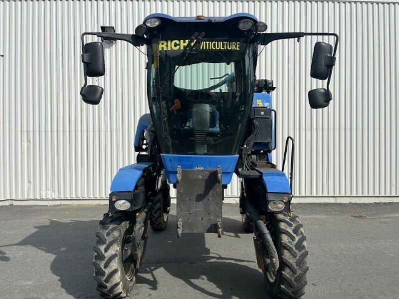 Traubenvollernter van het type New Holland TRACTEUR ENJAMBEUR, Gebrauchtmaschine in CHATEAU GAILLARD (Foto 5)