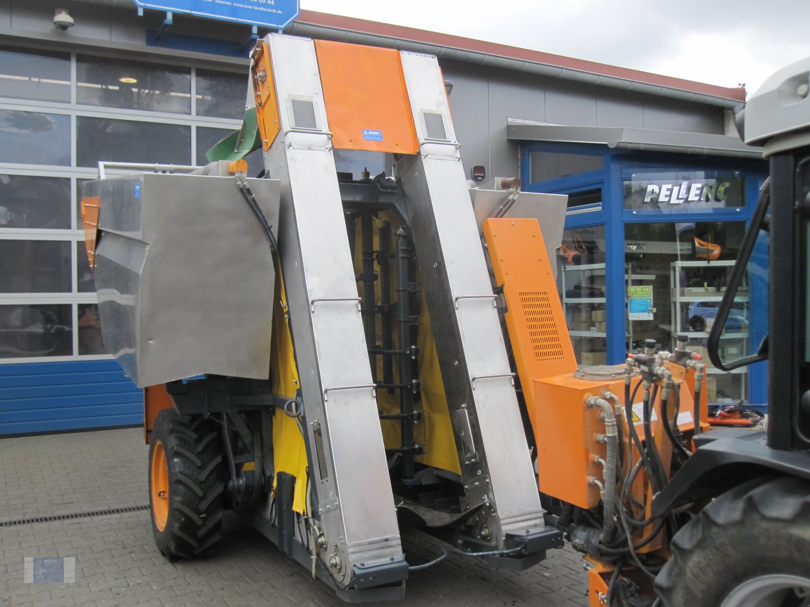 Traubenvollernter van het type Pellenc 3050 AL, Gebrauchtmaschine in Lörzweiler (Foto 2)