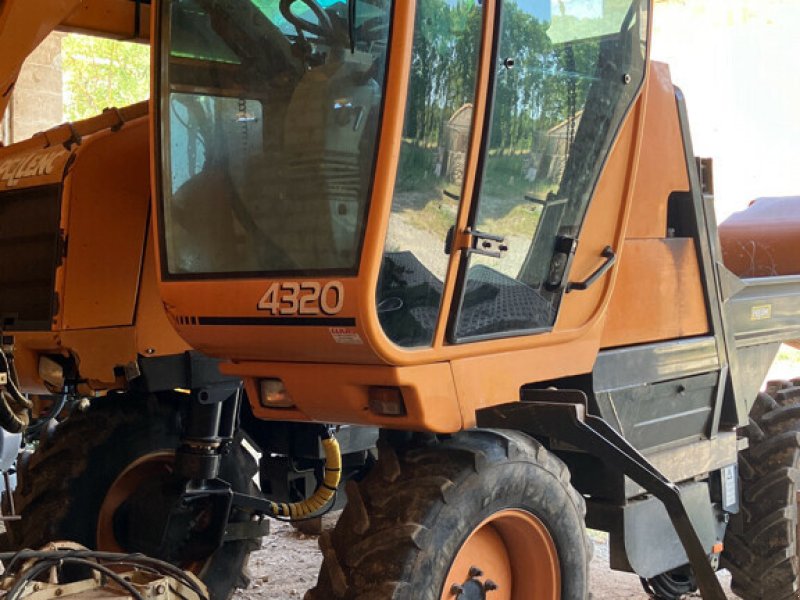 Traubenvollernter du type Pellenc MACHINE A VENDANGER 4320, Gebrauchtmaschine en SAINT ANDIOL