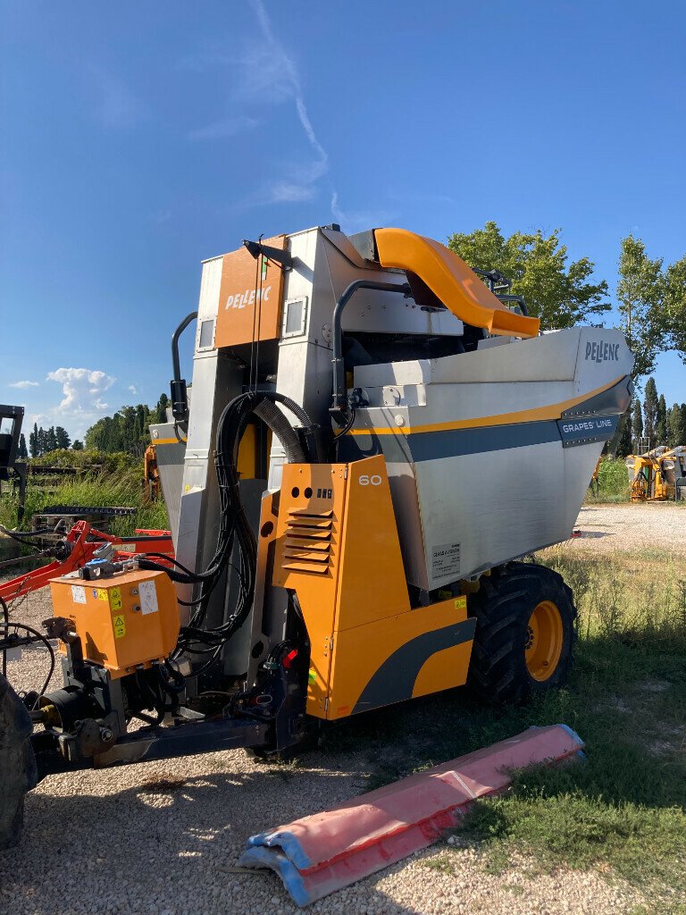 Traubenvollernter от тип Pellenc MACHINE A VENDANGER, Gebrauchtmaschine в SAINT ANDIOL (Снимка 1)