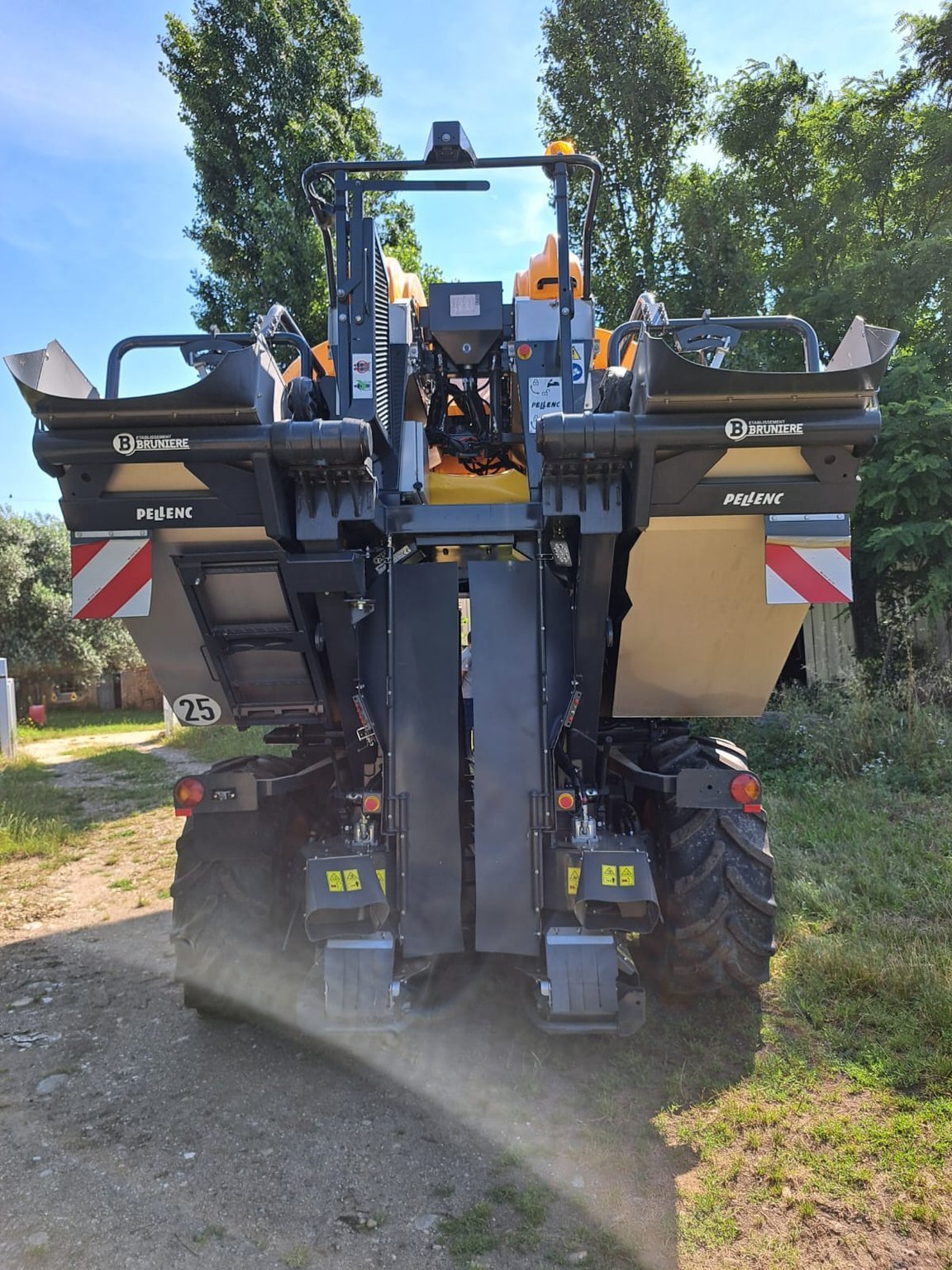 Traubenvollernter del tipo Pellenc Machine à vendanger Optimum 670 Pellenc, Gebrauchtmaschine en ROYNAC (Imagen 8)