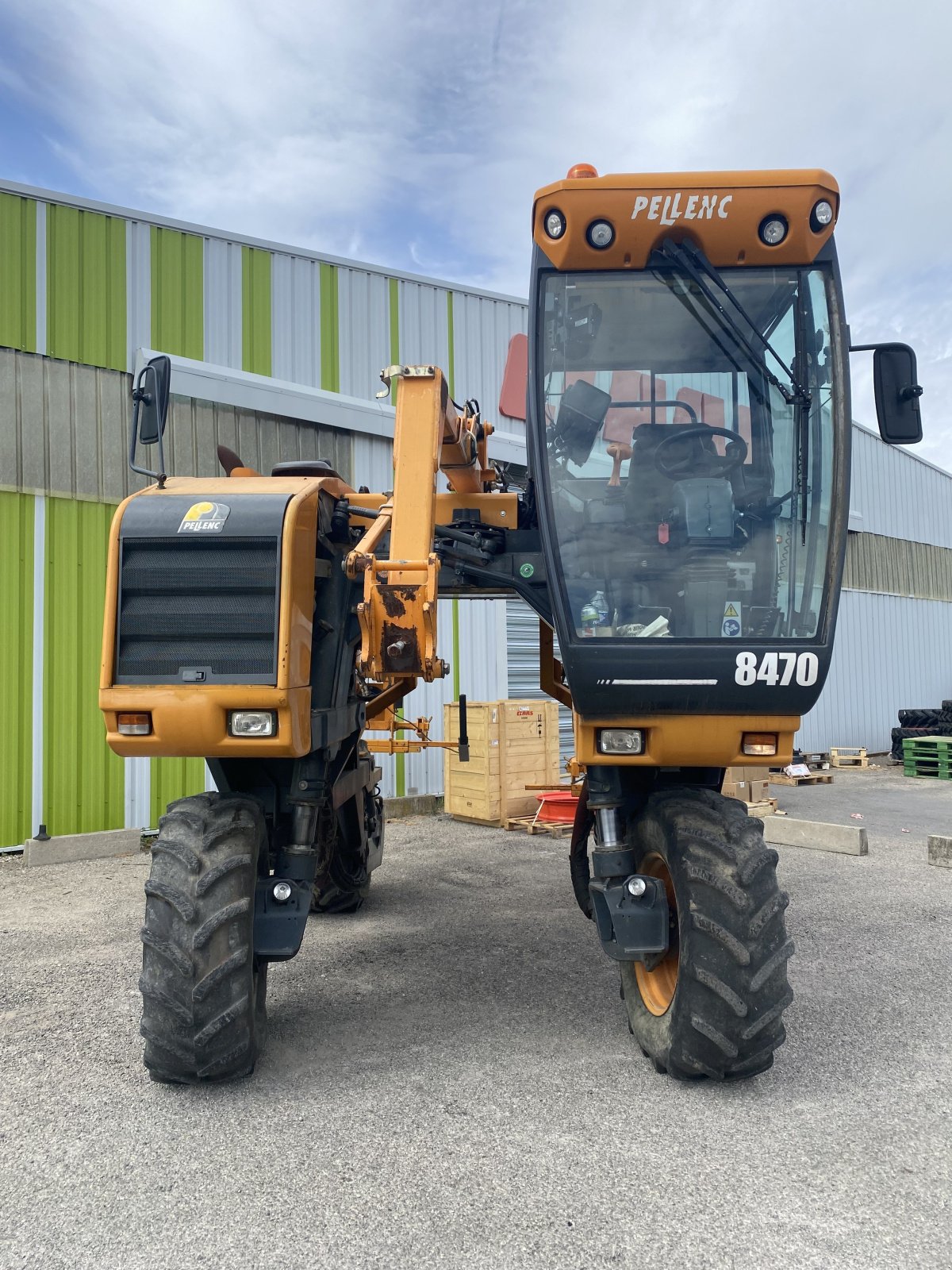 Traubenvollernter des Typs Pellenc MAV 8470 + TETE 600 LM SMART, Gebrauchtmaschine in SAINT ANDIOL (Bild 1)