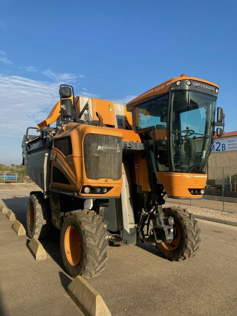 Traubenvollernter van het type Pellenc OPTIMIM 780 XL SP2, Gebrauchtmaschine in SAINT ANDIOL (Foto 2)