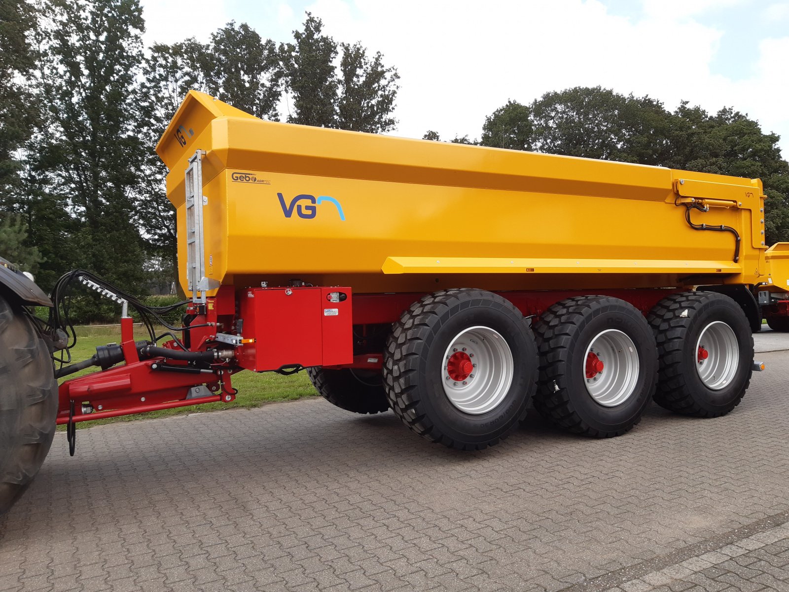 Tridemkipper van het type VGM (Van Ginkel machines) ZK30-2 Tridem-Schwerlast-Muldenkipper, Neumaschine in Bocholt (Foto 1)