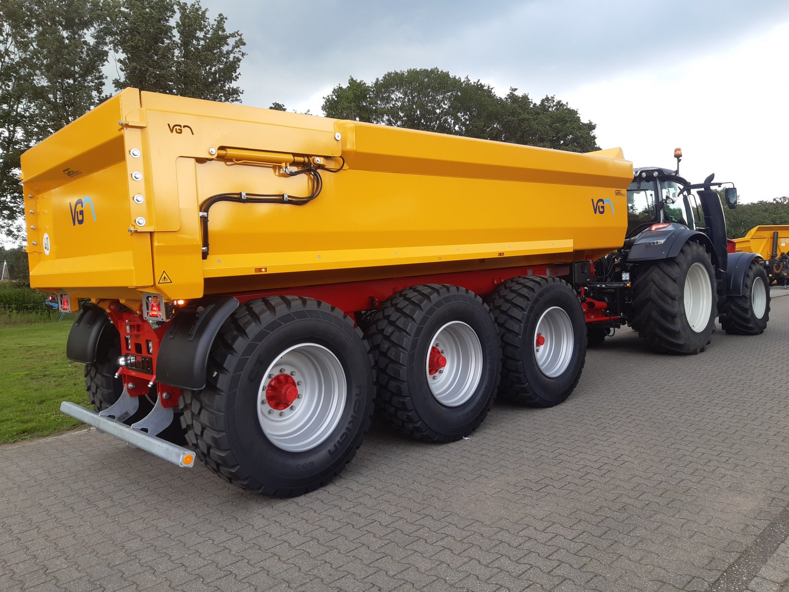 Tridemkipper van het type VGM (Van Ginkel machines) ZK30-2 Tridem-Schwerlast-Muldenkipper, Neumaschine in Bocholt (Foto 8)