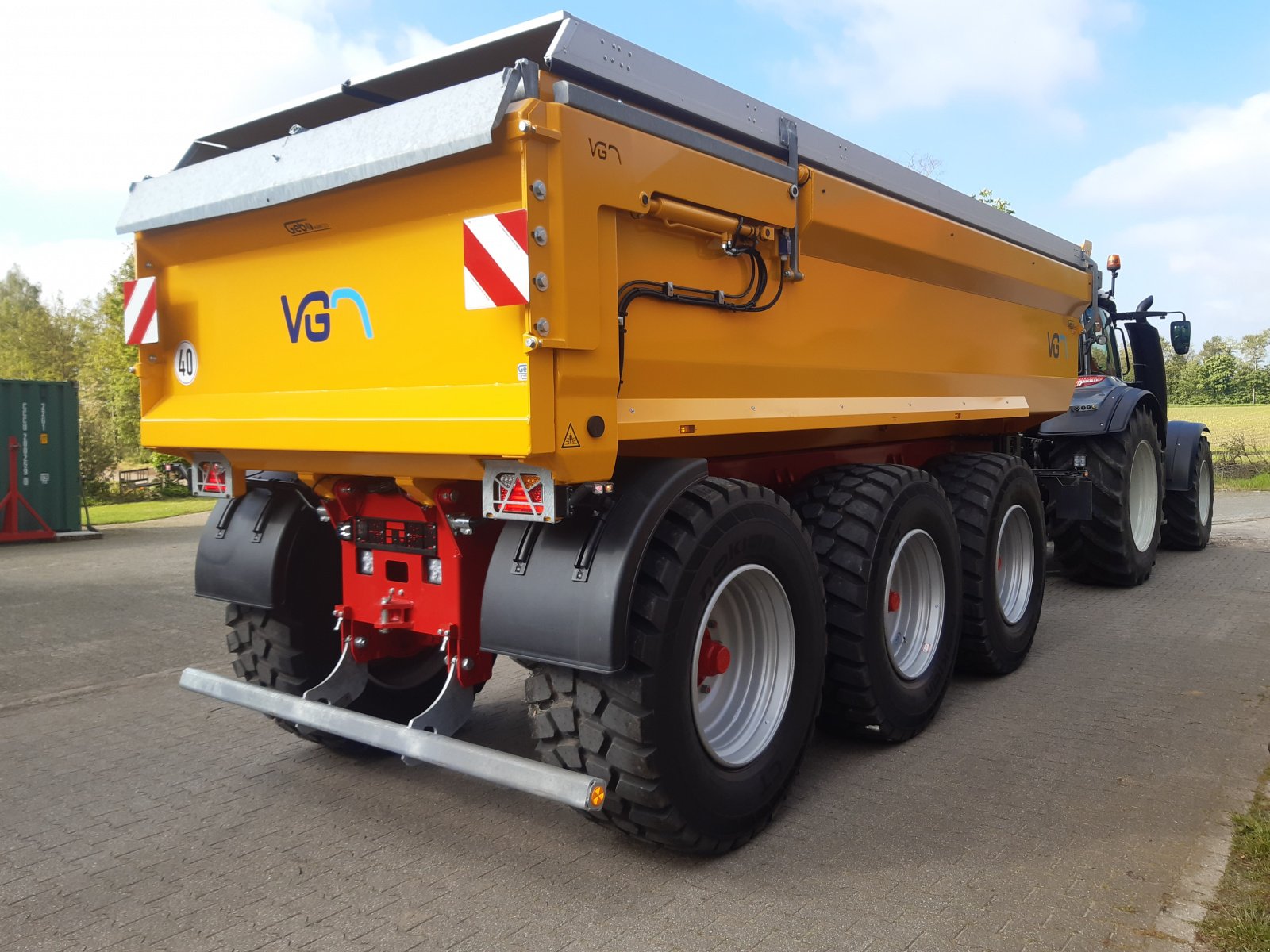 Tridemkipper van het type VGM (Van Ginkel machines) ZK30-2 Tridem-Schwerlast-Muldenkipper, Neumaschine in Bocholt (Foto 19)