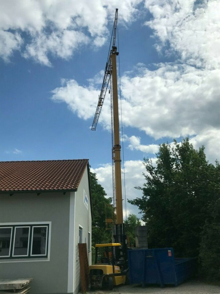 Turmdrehkran des Typs Liebherr 26K, Gebrauchtmaschine in 85395 Wolfersdorf (Bild 1)