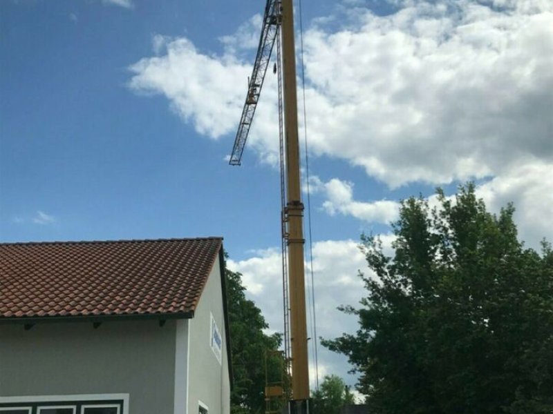 Turmdrehkran of the type Liebherr 26K, Gebrauchtmaschine in 85395 Wolfersdorf (Picture 1)