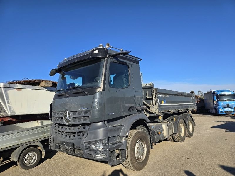 Unimog of the type Mercedes-Benz AROCS, Gebrauchtmaschine in Gabersdorf