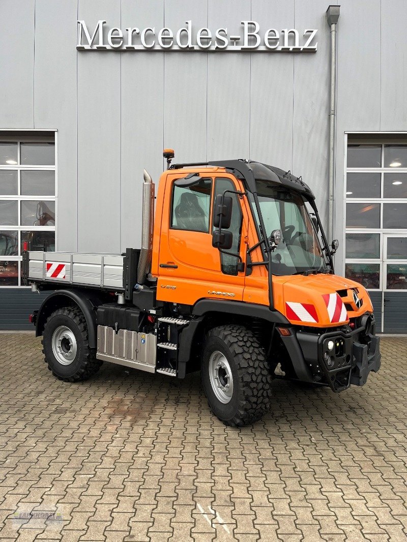 Unimog du type Mercedes-Benz U 219, Neumaschine en Aurich (Photo 1)