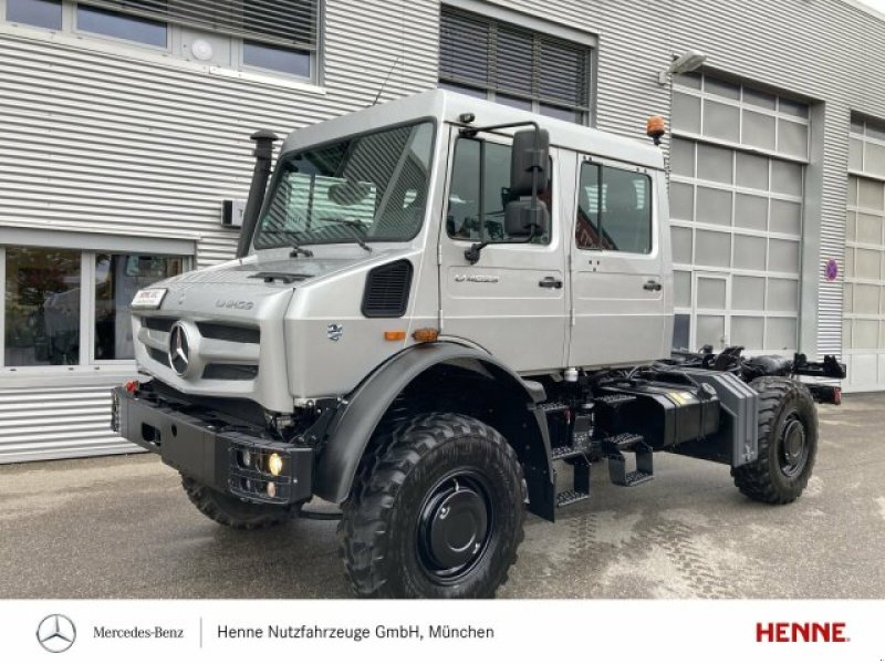 Unimog Türe ait Mercedes-Benz Unimog Hochgeländegängig U4023 Doppelkabine, Gebrauchtmaschine içinde Heimstetten (resim 1)