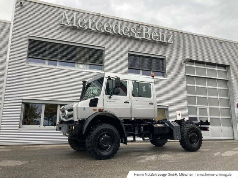 Unimog Türe ait Mercedes-Benz Unimog Hochgeländegängig U4023 Doppelkabine, Gebrauchtmaschine içinde Heimstetten (resim 2)