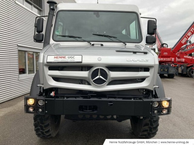 Unimog Türe ait Mercedes-Benz Unimog Hochgeländegängig U4023 Doppelkabine, Gebrauchtmaschine içinde Heimstetten (resim 3)