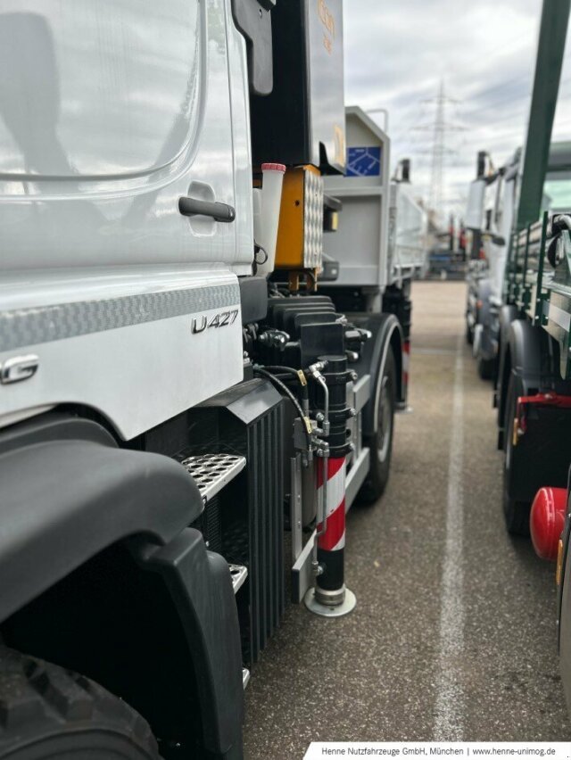 Unimog Türe ait Mercedes-Benz Unimog U 427 mit Hiab Kran, Gebrauchtmaschine içinde Heimstetten (resim 3)