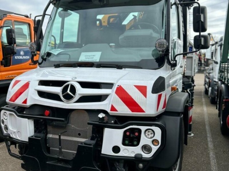 Unimog of the type Mercedes-Benz Unimog U 427 mit Kran, Gebrauchtmaschine in Heimstetten