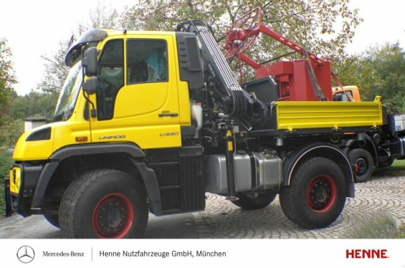 Unimog del tipo Mercedes-Benz Unimog U 530 mit Schnellwechsel Kran, Gebrauchtmaschine en Heimstetten (Imagen 1)