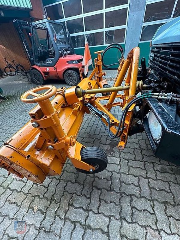 Unimog of the type Schmidt Kehrbesen Unimog Kommunalplatte Zapfwelle, Gebrauchtmaschine in Fitzen (Picture 12)