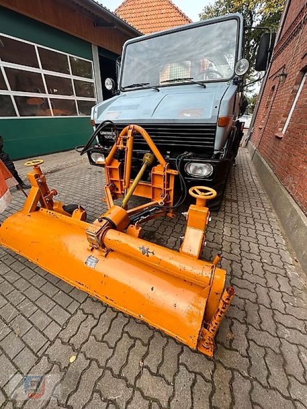 Unimog of the type Schmidt Kehrbesen Unimog Kommunalplatte Zapfwelle, Gebrauchtmaschine in Fitzen (Picture 1)