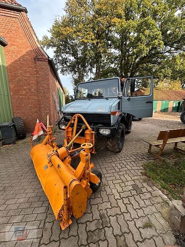 Unimog of the type Schmidt Kehrbesen Unimog Kommunalplatte Zapfwelle, Gebrauchtmaschine in Fitzen (Picture 10)