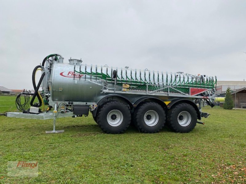 Vakuumfass van het type Fliegl VFW 25000l Alphaline Tridem, Neumaschine in Mühldorf (Foto 2)