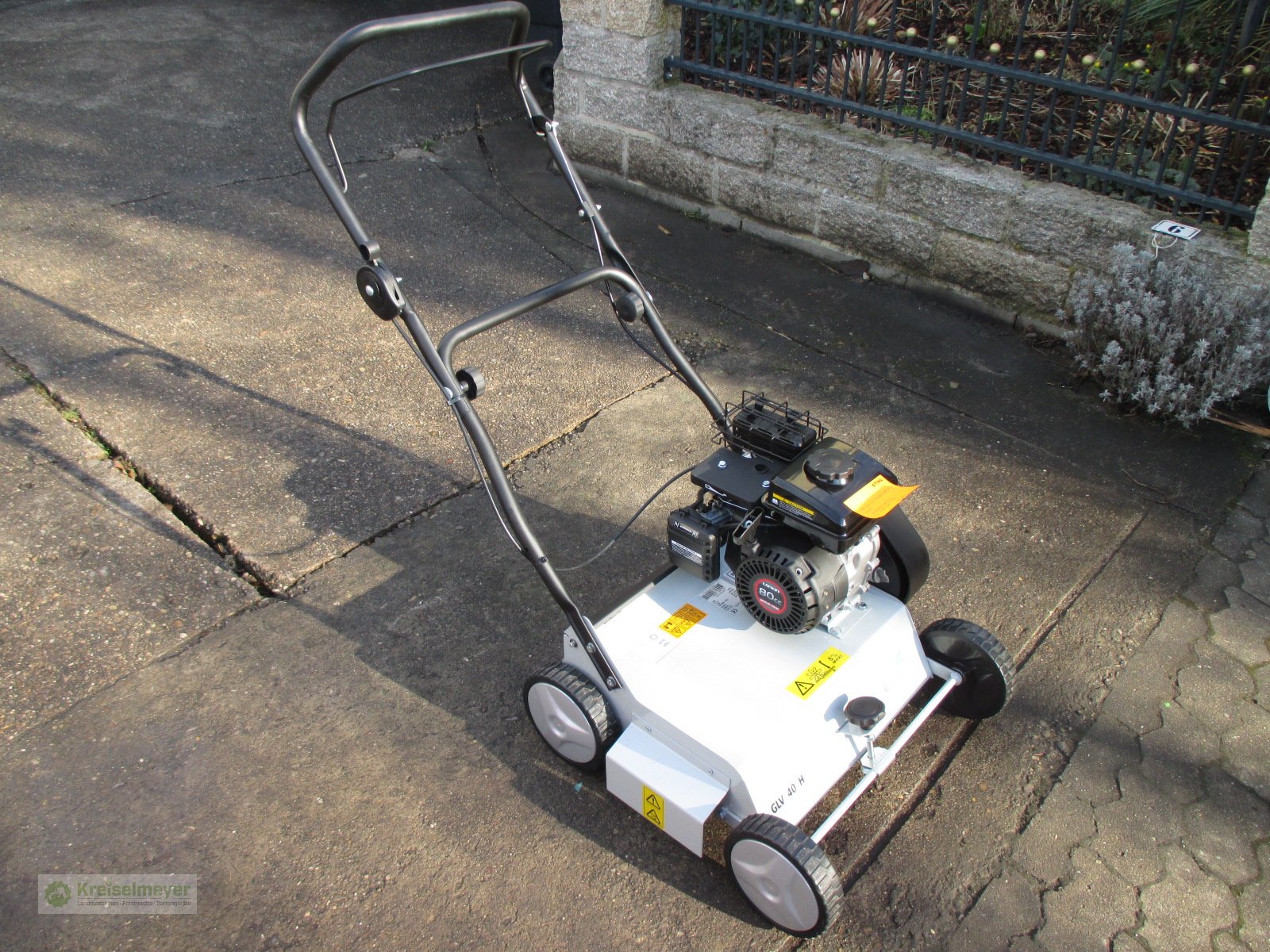 Vertikutierer van het type Gartenland GLV 40 H, Neumaschine in Feuchtwangen (Foto 1)