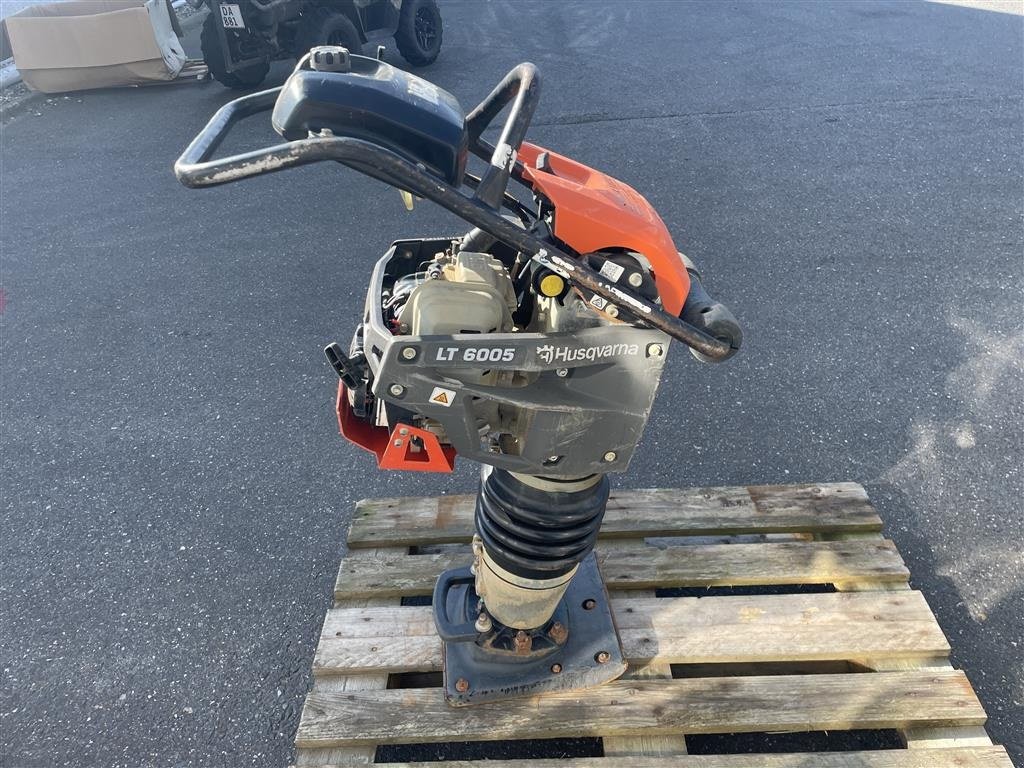 Vibrations-Stampfer Türe ait Husqvarna LT 6005 Jordloppe, Gebrauchtmaschine içinde Holstebro (resim 3)