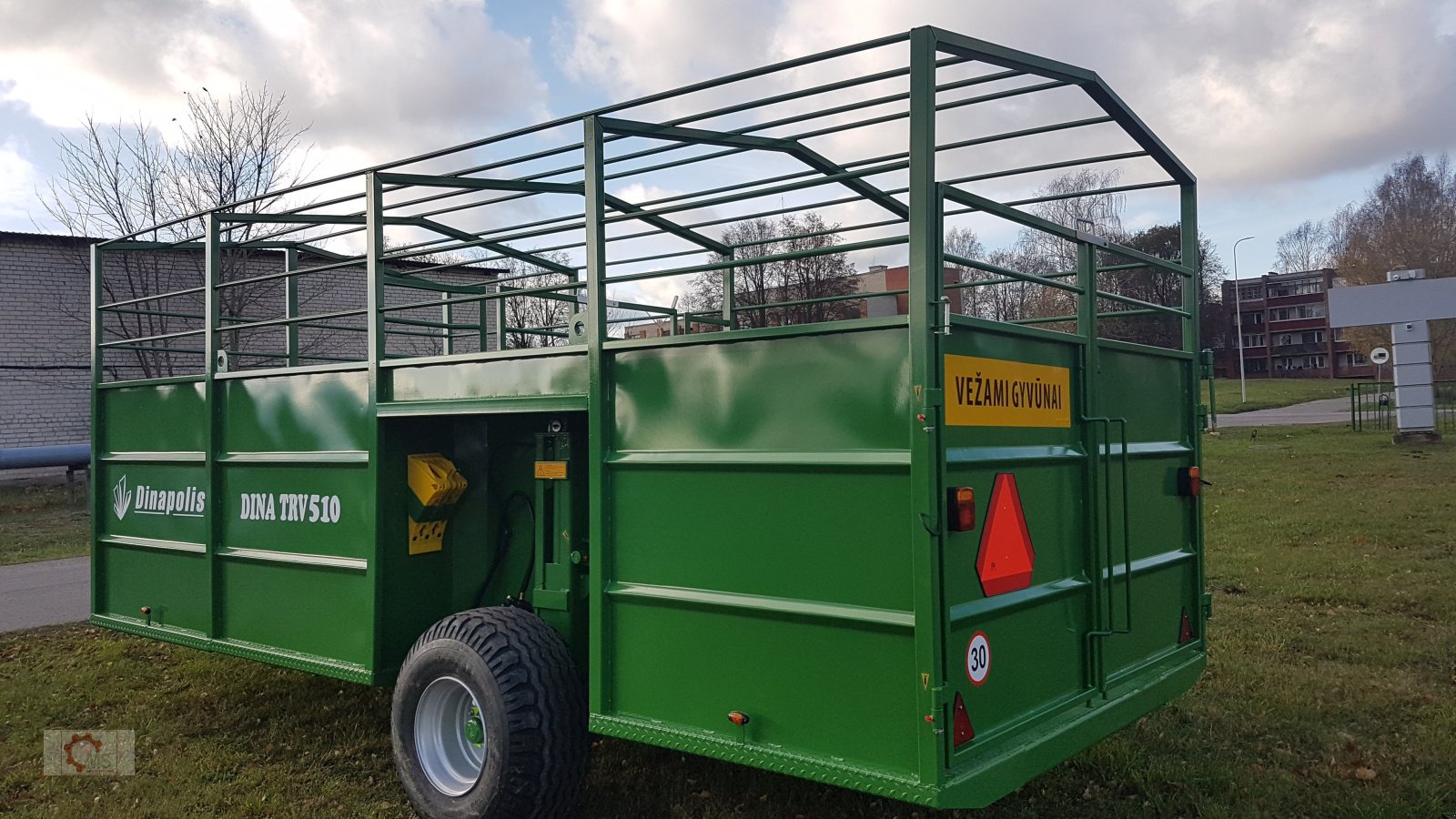 Viehanhänger des Typs Dinapolis TRV Tiertransportwagen Druckluft Hydraulisch absenkbar, Neumaschine in Tiefenbach (Bild 12)