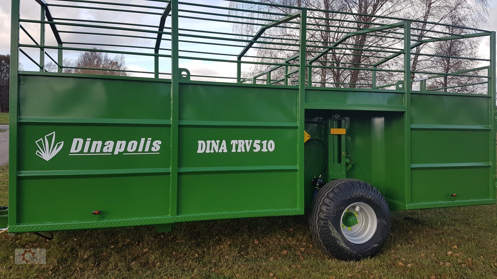 Viehanhänger des Typs Dinapolis TRV Tiertransportwagen Druckluft Hydraulisch absenkbar, Neumaschine in Tiefenbach (Bild 3)