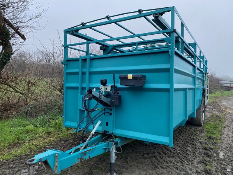 Viehanhänger des Typs Rolland V64, Gebrauchtmaschine in LE PONT CHRETIEN (Bild 2)