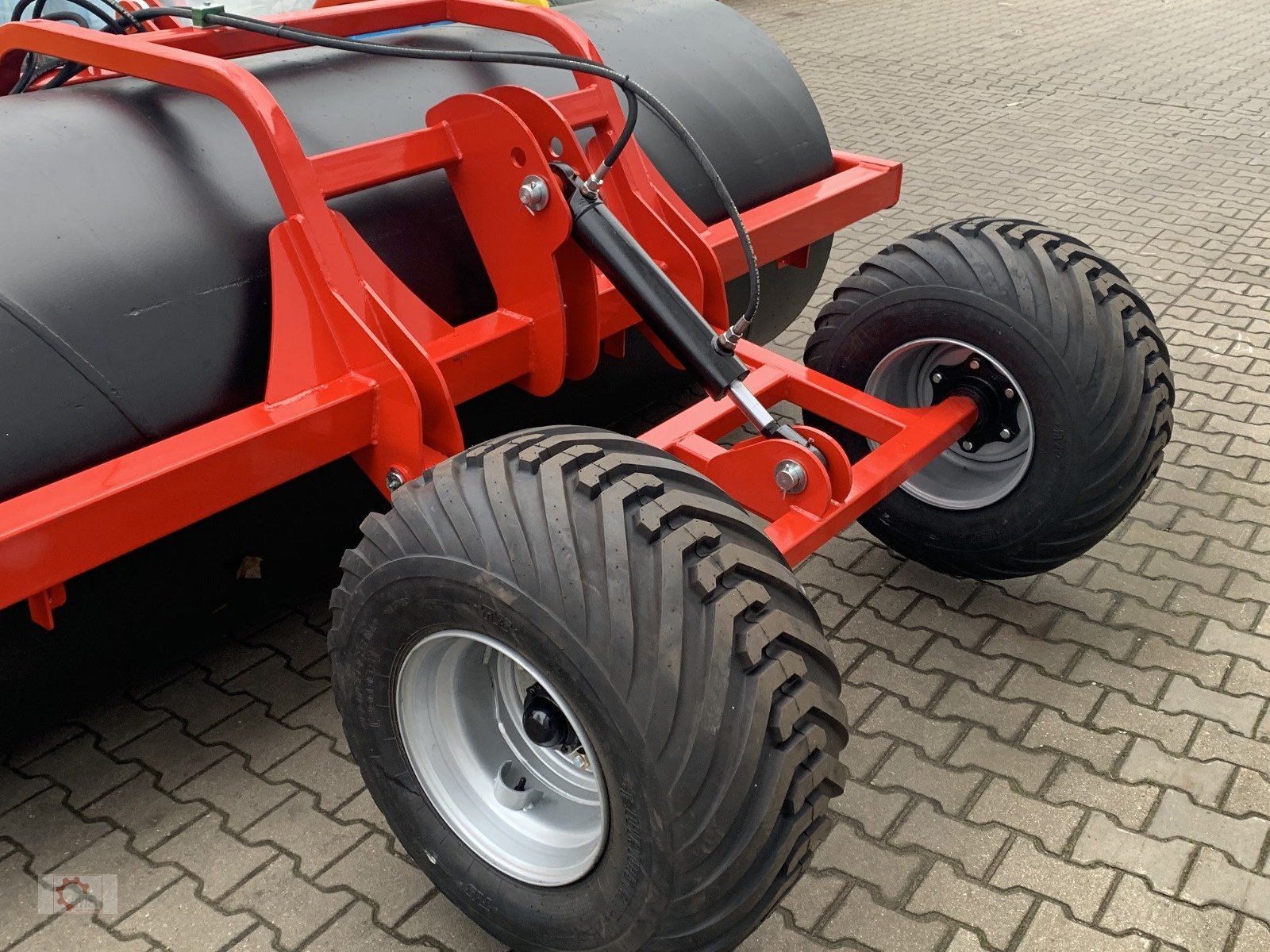 Walze tipa Jar-Met Wiesenwalze Silagewalze Fahrwerk Glattwalze, Neumaschine u Tiefenbach (Slika 2)